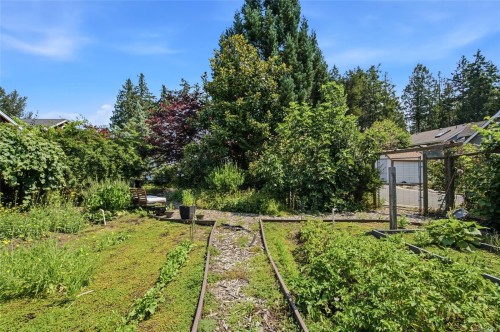 531 Yambury Rd, Qualicum Beach, BC 
