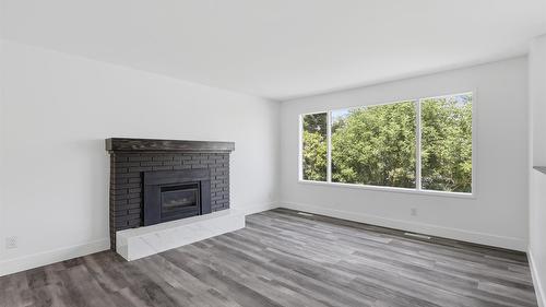 357 Macadam Road, Kamloops, BC - Indoor Photo Showing Living Room With Fireplace