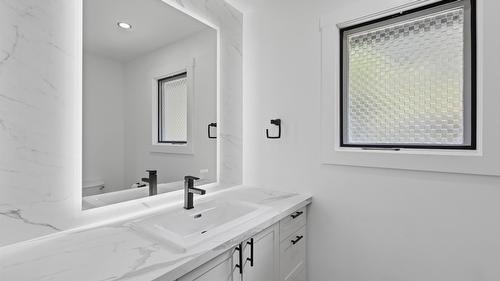 357 Macadam Road, Kamloops, BC - Indoor Photo Showing Bathroom