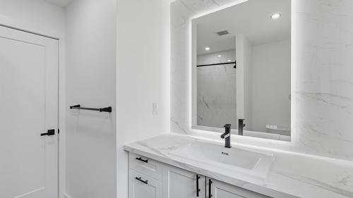 357 Macadam Road, Kamloops, BC - Indoor Photo Showing Bathroom