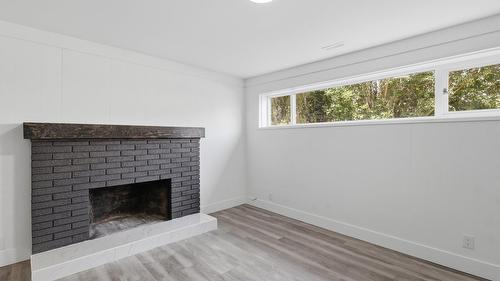 357 Macadam Road, Kamloops, BC - Indoor Photo Showing Living Room With Fireplace
