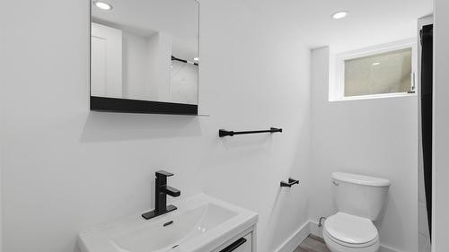 357 Macadam Road, Kamloops, BC - Indoor Photo Showing Bathroom