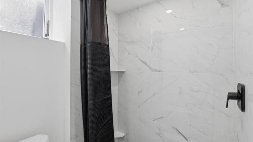 357 Macadam Road, Kamloops, BC - Indoor Photo Showing Bathroom