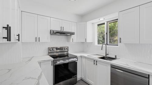 357 Macadam Road, Kamloops, BC - Indoor Photo Showing Kitchen With Double Sink With Upgraded Kitchen