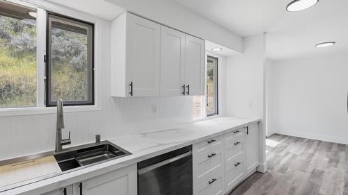 357 Macadam Road, Kamloops, BC - Indoor Photo Showing Kitchen