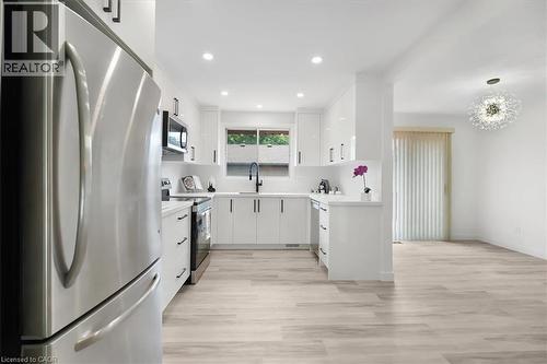 345 Berkindale Drive, Hamilton, ON - Indoor Photo Showing Kitchen