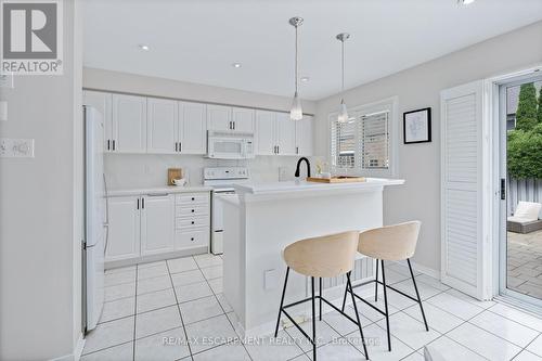 5111 Silvercreek Drive, Burlington, ON - Indoor Photo Showing Kitchen
