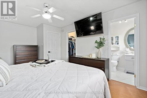 5111 Silvercreek Drive, Burlington, ON - Indoor Photo Showing Bedroom