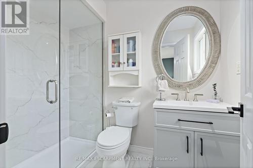 5111 Silvercreek Drive, Burlington, ON - Indoor Photo Showing Bathroom