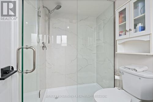 5111 Silvercreek Drive, Burlington, ON - Indoor Photo Showing Bathroom