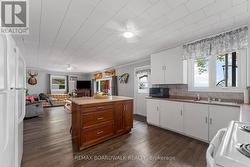 Very spacious kitchen with - 