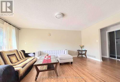 Main - 61 Chartland Boulevard S, Toronto, ON - Indoor Photo Showing Living Room