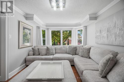 6615 Snow Goose Lane, Mississauga, ON - Indoor Photo Showing Living Room