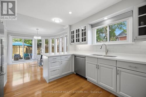 6615 Snow Goose Lane, Mississauga, ON - Indoor Photo Showing Kitchen With Double Sink