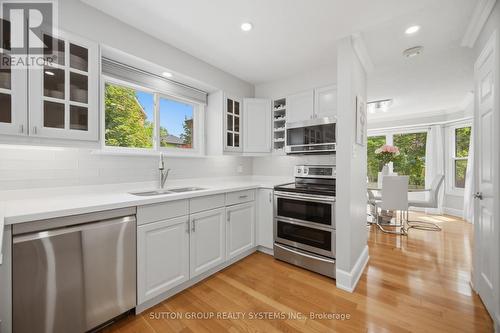 6615 Snow Goose Lane, Mississauga, ON - Indoor Photo Showing Kitchen With Double Sink