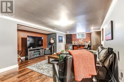 5 Hawthorn Court, St. Thomas, ON - Indoor Photo Showing Living Room