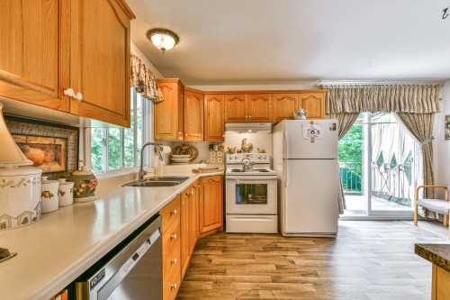 Cuisine - 107 Ch. Notre-Dame, Sainte-Adèle, QC - Indoor Photo Showing Kitchen With Double Sink