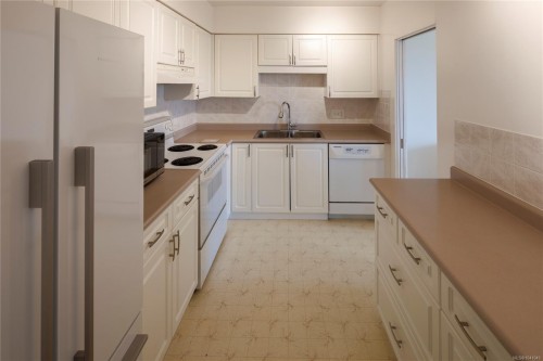 #603-1420 Beach Dr, Oak Bay, BC - Indoor Photo Showing Kitchen With Double Sink
