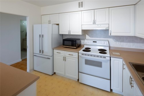 #603-1420 Beach Dr, Oak Bay, BC - Indoor Photo Showing Kitchen