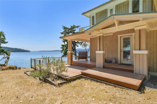 647 Dinner Bay Rd, Mayne Island, BC 