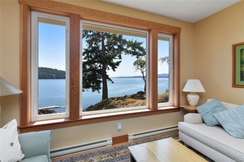 647 Dinner Bay Rd, Mayne Island, BC 