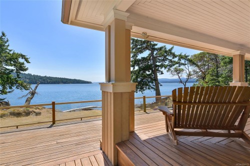 647 Dinner Bay Rd, Mayne Island, BC 