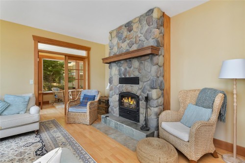 647 Dinner Bay Rd, Mayne Island, BC 