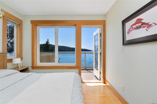 647 Dinner Bay Rd, Mayne Island, BC 
