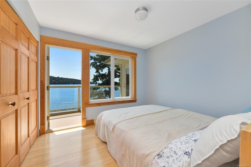 647 Dinner Bay Rd, Mayne Island, BC 