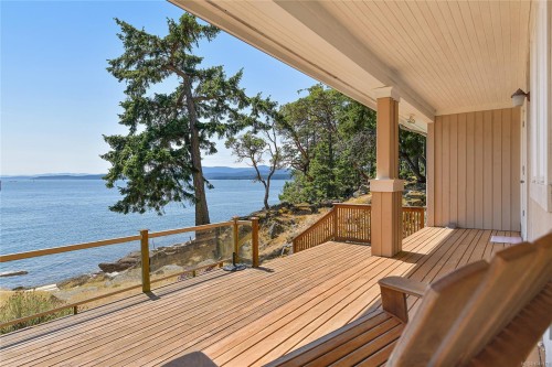 647 Dinner Bay Rd, Mayne Island, BC 