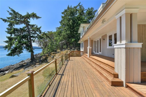 647 Dinner Bay Rd, Mayne Island, BC 
