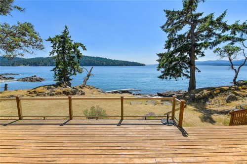 647 Dinner Bay Rd, Mayne Island, BC 