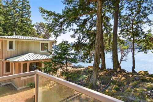 647 Dinner Bay Rd, Mayne Island, BC 