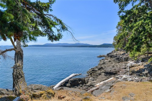 647 Dinner Bay Rd, Mayne Island, BC 