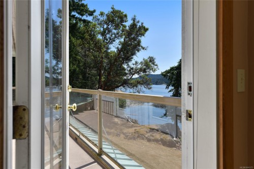 647 Dinner Bay Rd, Mayne Island, BC 