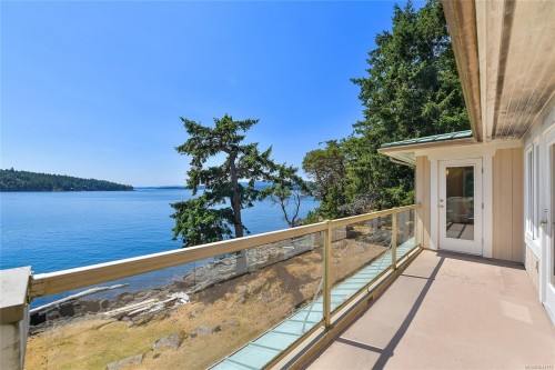 647 Dinner Bay Rd, Mayne Island, BC 