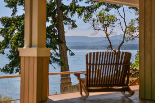 647 Dinner Bay Rd, Mayne Island, BC 