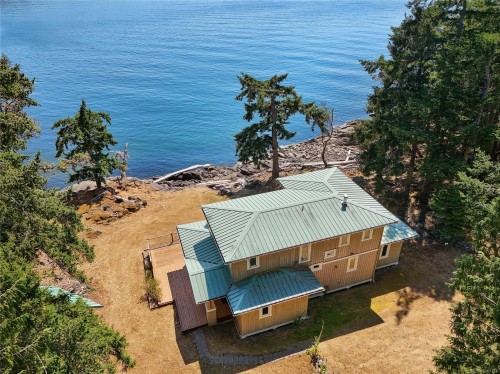 647 Dinner Bay Rd, Mayne Island, BC 