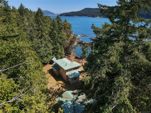 647 Dinner Bay Rd, Mayne Island, BC 