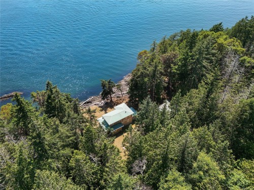 647 Dinner Bay Rd, Mayne Island, BC 