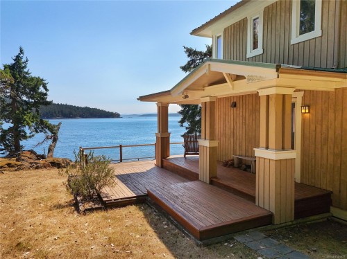 647 Dinner Bay Rd, Mayne Island, BC 