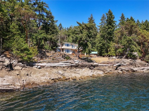 647 Dinner Bay Rd, Mayne Island, BC 