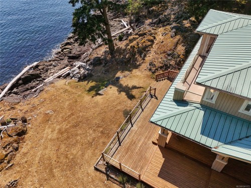 647 Dinner Bay Rd, Mayne Island, BC 