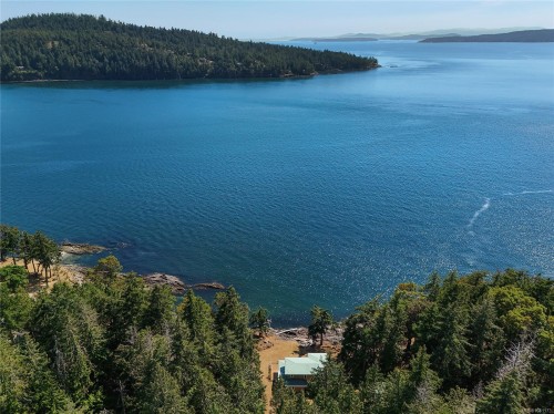 647 Dinner Bay Rd, Mayne Island, BC 