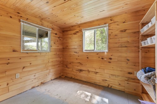Chambre à coucher - 107 Ch. Burke, Litchfield, QC - Indoor Photo Showing Other Room