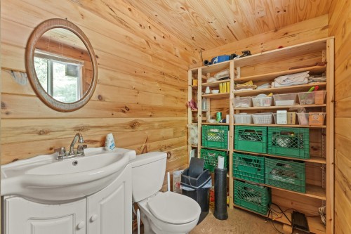 Salle de bains - 107 Ch. Burke, Litchfield, QC - Indoor Photo Showing Bathroom