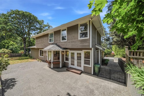 1688 Maple Bay Rd, Duncan, BC 