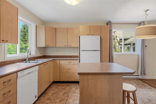 1688 Maple Bay Rd, Duncan, BC 