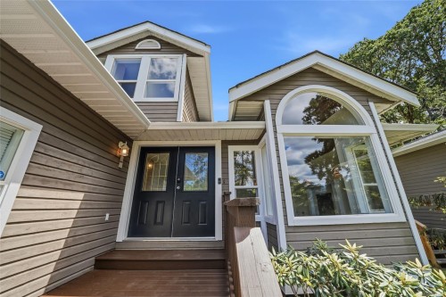 1688 Maple Bay Rd, Duncan, BC 