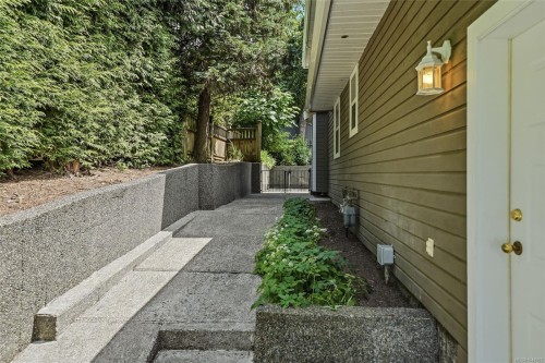 1688 Maple Bay Rd, Duncan, BC 